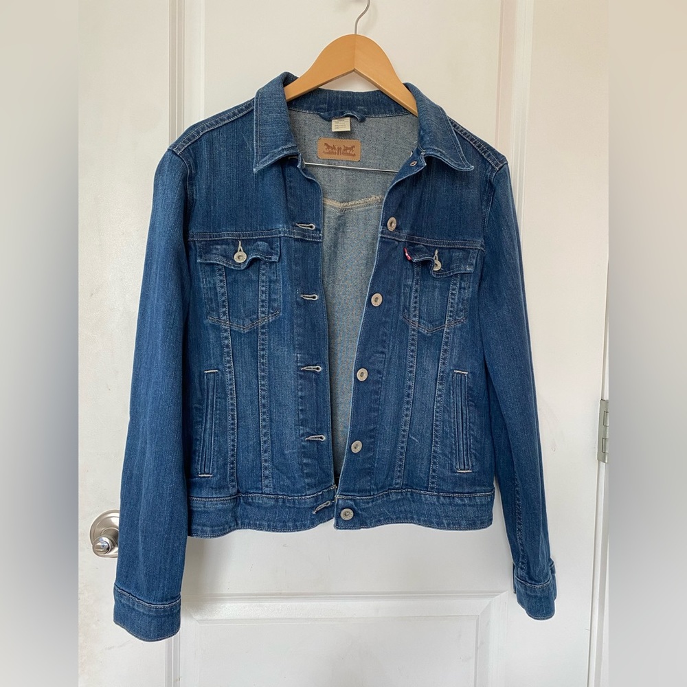 Levis large ladies denim jean jacket 99% cotton